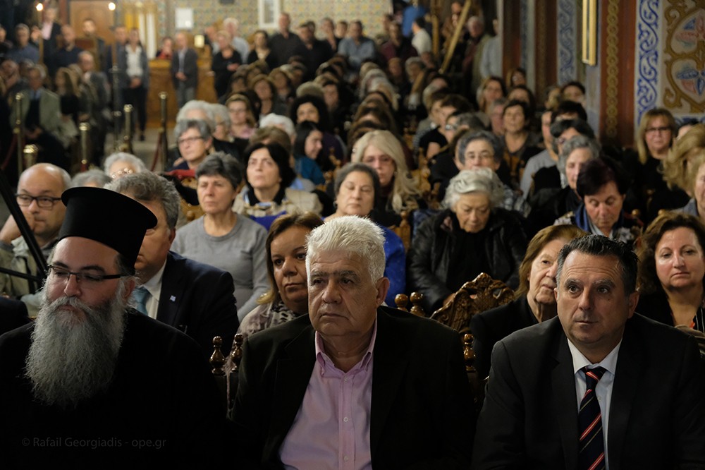 Μεγάλη Τιμή και Ευλογία για την Πιερία, την Μητρόπολη Κίτρους και την Σχολή Γονέων Κατερίνης η παρουσία του καθηγουμένου της Ι.Μ.Μ.Βατοπαιδίου γέροντος Εφραίμ την Κυριακή 3-11-2019.  Η εκδήλωση πραγματοποιήθηκε στον Καθεδρικό Ναό της Θείας Αναλήψεως Κατερίνης και ξεκίνησε με Αγιασμό από τον Θεοφιλέστατο Επίσκοπο Αρούσας & Κεντρικής Τανζανίας κ. Αγαθόνικο για να ευλογηθεί η νέα ποιμαντική χρονιά και στην συνέχεια προβλήθηκε ένα εξαιρετικό 50λεπτο βίντεο παραγωγής του Ινστιτούτου Άγ. Μάξιμος ο Γραικός αφιερωμένο στον γέροντα Ιωσηφ τον Βατοπαιδινό με αφορμή τα 10 χρόνια της εκδημίας του.