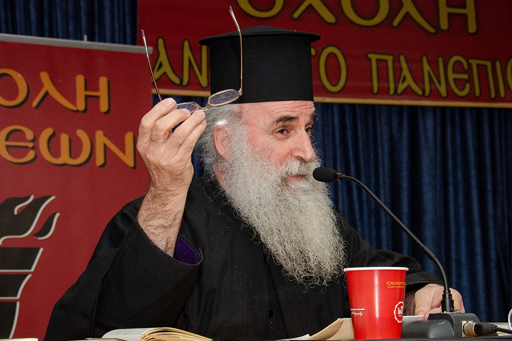 Πρώτος ομιλητής για το έτος 2024 ο Ιεροκήρυκας της Ιεράς Μητροπόλεως Κίτρους και Κατερίνης π. Παύλος Ντούρος και διευθυντής του Κέντρου Νεότητας της Ιεράς Μητροπόλεως «Άγιος Φώτιος». Θέμα της ομιλίας ήταν: «Ο φωτιστής και διδάχος του Γένους μας Άγιος Κοσμάς ο Αιτωλός».