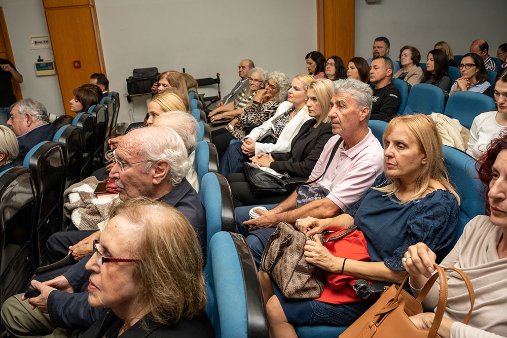 Με τη γνωστή στο πανελλήνιο δημοσιογράφο – κλασική φιλόλογο κυρία Βίκυ Φλέσσα ξεκίνησε το φετινό ταξίδι της για την 35η χρονιά η Σχολή Γονέων – Ανοικτό Πανεπιστήμιο Κατερίνης την Δευτέρα 23 Οκτωβρίου 2023 στο Συνεδριακό Κέντρο Κατερίνης.  Το θέμα της εκδήλωσης ήταν: «Γιατί ψυχανάλυση, κύριε Γιωσαφάτ;»