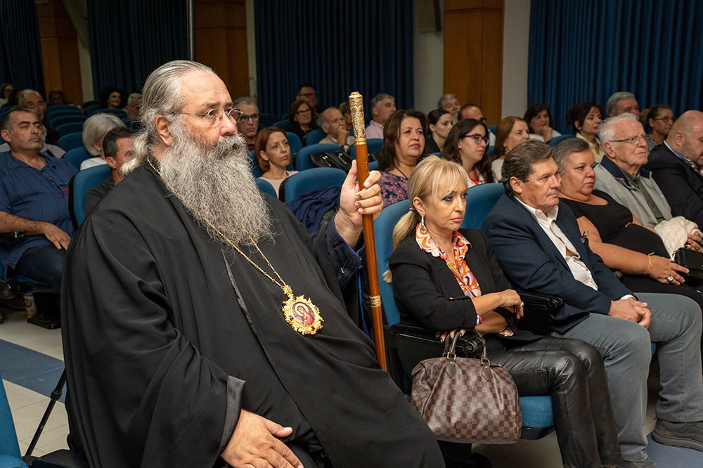 Με τη γνωστή στο πανελλήνιο δημοσιογράφο – κλασική φιλόλογο κυρία Βίκυ Φλέσσα ξεκίνησε το φετινό ταξίδι της για την 35η χρονιά η Σχολή Γονέων – Ανοικτό Πανεπιστήμιο Κατερίνης την Δευτέρα 23 Οκτωβρίου 2023 στο Συνεδριακό Κέντρο Κατερίνης.  Το θέμα της εκδήλωσης ήταν: «Γιατί ψυχανάλυση, κύριε Γιωσαφάτ;»