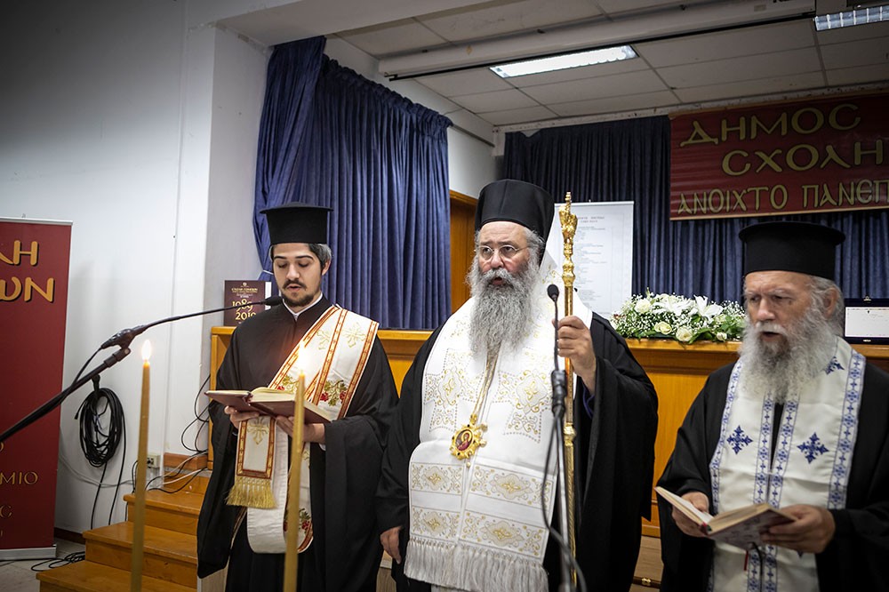 Με τη γνωστή στο πανελλήνιο δημοσιογράφο – κλασική φιλόλογο κυρία Βίκυ Φλέσσα ξεκίνησε το φετινό ταξίδι της για την 35η χρονιά η Σχολή Γονέων – Ανοικτό Πανεπιστήμιο Κατερίνης την Δευτέρα 23 Οκτωβρίου 2023 στο Συνεδριακό Κέντρο Κατερίνης.  Το θέμα της εκδήλωσης ήταν: «Γιατί ψυχανάλυση, κύριε Γιωσαφάτ;»