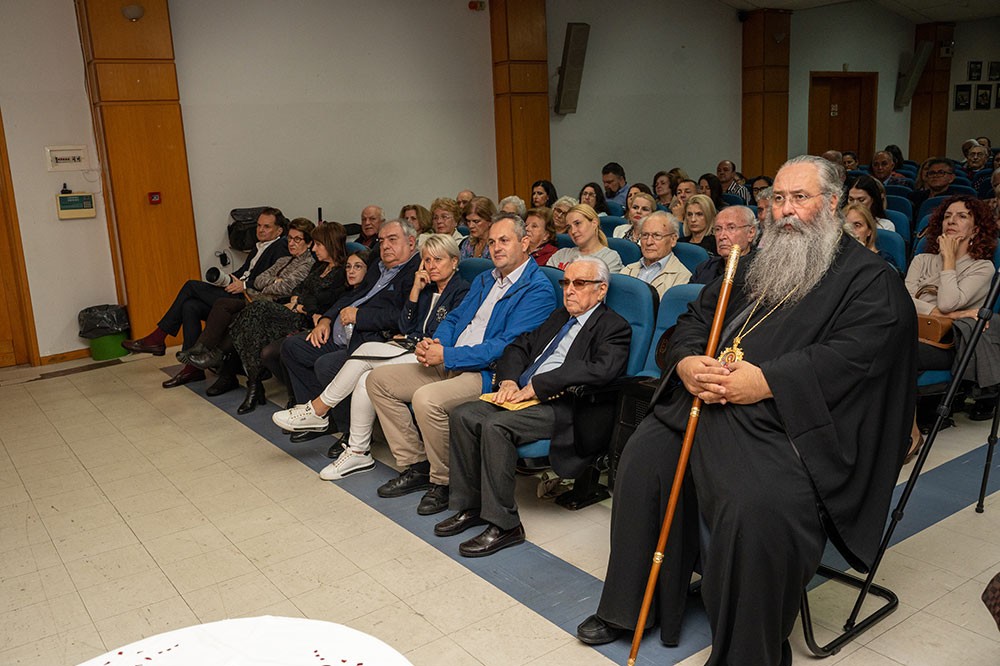 Με τη γνωστή στο πανελλήνιο δημοσιογράφο – κλασική φιλόλογο κυρία Βίκυ Φλέσσα ξεκίνησε το φετινό ταξίδι της για την 35η χρονιά η Σχολή Γονέων – Ανοικτό Πανεπιστήμιο Κατερίνης την Δευτέρα 23 Οκτωβρίου 2023 στο Συνεδριακό Κέντρο Κατερίνης.  Το θέμα της εκδήλωσης ήταν: «Γιατί ψυχανάλυση, κύριε Γιωσαφάτ;»