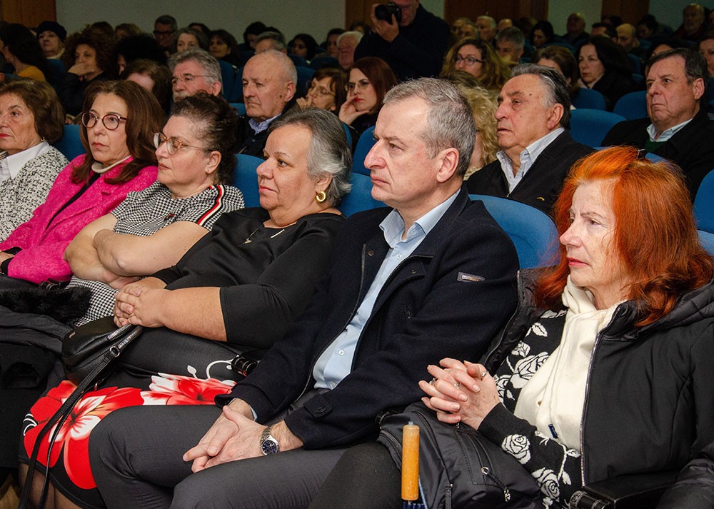 Μια εξαιρετική και γεμάτη νοήματα διάλεξη έδωσε την Δευτέρα 17 Φεβρουαρίου ο γνωστός δημοσιογράφος, Νομικός και Εκδότης της παλαιότερης εφημερίδας της χώρας μας της ΕΣΤΙΑΣ (η οποία το 2026 συμπληρώνει 150 χρόνια ζωής) κ. Μανώλης Κοττάκης στην Σχολή Γονέων – Ανοικτό Πανεπιστήμιο Κατερίνης με θέμα: «Η Ευρώπη σαπίζει…». Η εκδήλωση έγινε σε Συνδιοργάνωση με το Επιμελητήριο Πιερίας.