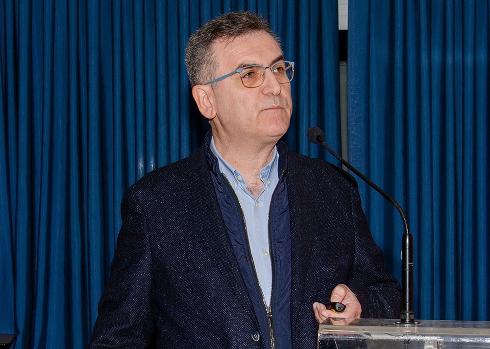 Μια εξαιρετικά αναλυτική παρουσίαση για τις «σύγχρονες χειρουργικές τεχνικές στην σπονδυλική στήλη» αλλά και τους «Αστικούς Μύθους στην Ιατρική» παρουσίασαν την 18-11-2024 στην Σχολή Γονέων – Ανοικτό Πανεπιστήμιο Κατερίνης ο Διευθυντής του τμήματος ενδοσκοπικής Χειρουργικής Σπονδυλικής στήλης κ. Σπυρίδων Σκριβιλιωτάκης και ο χειρουργός Ορθοπεδικός κ. Νικόλαος Ρηγόπουλος. Η εκδήλωση πραγματοποιήθηκε σε Συνδιοργάνωση με την εταιρεία «ΑΜΒΡΟΣΙΑΔΗΣ κοτόπουλα Ολύμπου Α.Ε.Β.Ε.».