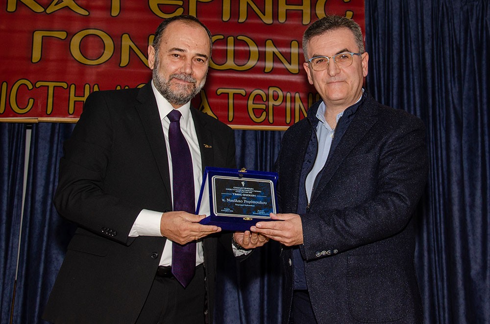 Μια εξαιρετικά αναλυτική παρουσίαση για τις «σύγχρονες χειρουργικές τεχνικές στην σπονδυλική στήλη» αλλά και τους «Αστικούς Μύθους στην Ιατρική» παρουσίασαν την 18-11-2024 στην Σχολή Γονέων – Ανοικτό Πανεπιστήμιο Κατερίνης ο Διευθυντής του τμήματος ενδοσκοπικής Χειρουργικής Σπονδυλικής στήλης κ. Σπυρίδων Σκριβιλιωτάκης και ο χειρουργός Ορθοπεδικός κ. Νικόλαος Ρηγόπουλος. Η εκδήλωση πραγματοποιήθηκε σε Συνδιοργάνωση με την εταιρεία «ΑΜΒΡΟΣΙΑΔΗΣ κοτόπουλα Ολύμπου Α.Ε.Β.Ε.».