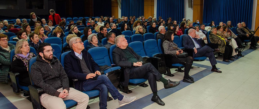 Μια εξαιρετικά αναλυτική παρουσίαση για τις «σύγχρονες χειρουργικές τεχνικές στην σπονδυλική στήλη» αλλά και τους «Αστικούς Μύθους στην Ιατρική» παρουσίασαν την 18-11-2024 στην Σχολή Γονέων – Ανοικτό Πανεπιστήμιο Κατερίνης ο Διευθυντής του τμήματος ενδοσκοπικής Χειρουργικής Σπονδυλικής στήλης κ. Σπυρίδων Σκριβιλιωτάκης και ο χειρουργός Ορθοπεδικός κ. Νικόλαος Ρηγόπουλος. Η εκδήλωση πραγματοποιήθηκε σε Συνδιοργάνωση με την εταιρεία «ΑΜΒΡΟΣΙΑΔΗΣ κοτόπουλα Ολύμπου Α.Ε.Β.Ε.».