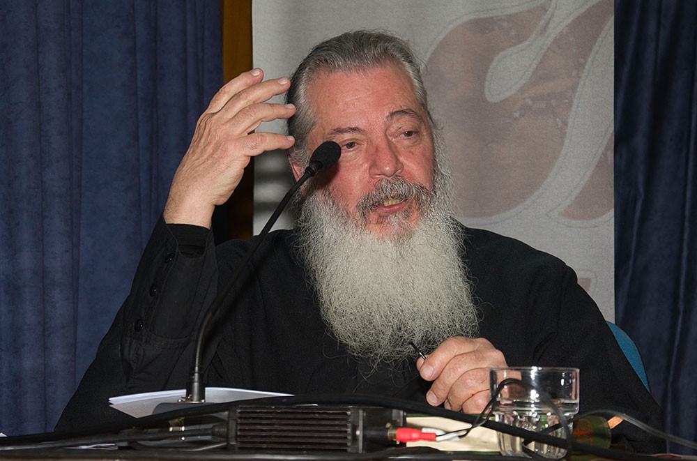 Από την συγκλονιστική κατάθεση ψυχής του π. Πέτρου Ζώη για τον γέροντα του, μακαριστό π. Εφραίμ Αριζονίτη στην Σχολή Γονέων Κατερίνης 2-12-2024