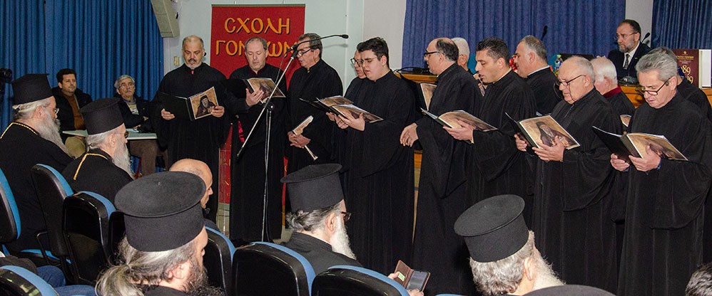 Την Δευτέρα 20 του μηνός Ιανουαρίου έγινε  η πρώτη ομιλία για το έτος 2025 με ομιλητή τον Μητροπολίτη Ναύπακτου & Αγίου Βλασίου κκ Ιερόθεο. Ο σεπτός Μητροπολίτης με πλούσιο συγγραφικό έργο, 130 βιβλία, από τα οποία 118 μεταφράστηκαν σε ξένες γλώσσες, Βιβλία που έγιναν αντικείμενο διατριβών καθήλωσε το ακροατήριο της Σχολής με τον γλυκό λόγο και την ταπείνωση που εξέπεμπε. Θέμα της ομιλίας του «Κονίτσης Σεβαστιανός. Ένας Άγιος Επίσκοπος».  Ήταν μια κατάθεση ψυχής του πνευματικού υιού π. Ιεροθέου προς τον πνευματικό του πατέρα κυρό Σεβαστιανό η οποία γοήτευσε το κοινό. Ήταν μια ξενάγηση στον έσω άνθρωπο του π. Σεβαστιανού μέσα από τις Επιστολές του.