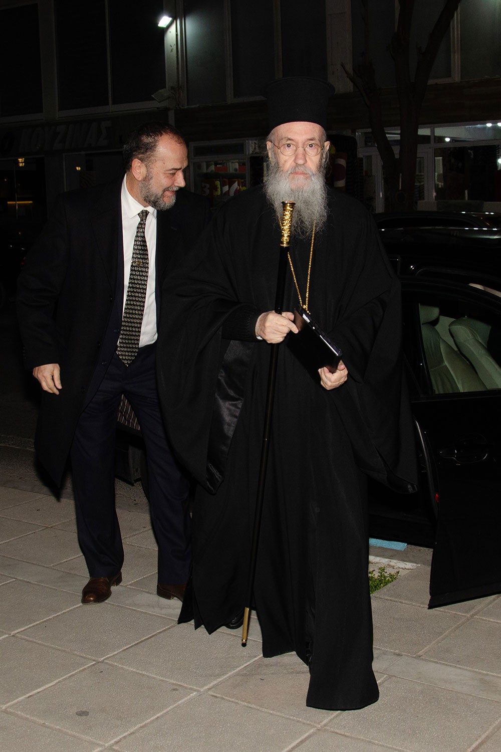 Την Δευτέρα 20 του μηνός Ιανουαρίου έγινε  η πρώτη ομιλία για το έτος 2025 με ομιλητή τον Μητροπολίτη Ναύπακτου & Αγίου Βλασίου κκ Ιερόθεο. Ο σεπτός Μητροπολίτης με πλούσιο συγγραφικό έργο, 130 βιβλία, από τα οποία 118 μεταφράστηκαν σε ξένες γλώσσες, Βιβλία που έγιναν αντικείμενο διατριβών καθήλωσε το ακροατήριο της Σχολής με τον γλυκό λόγο και την ταπείνωση που εξέπεμπε. Θέμα της ομιλίας του «Κονίτσης Σεβαστιανός. Ένας Άγιος Επίσκοπος».  Ήταν μια κατάθεση ψυχής του πνευματικού υιού π. Ιεροθέου προς τον πνευματικό του πατέρα κυρό Σεβαστιανό η οποία γοήτευσε το κοινό. Ήταν μια ξενάγηση στον έσω άνθρωπο του π. Σεβαστιανού μέσα από τις Επιστολές του.