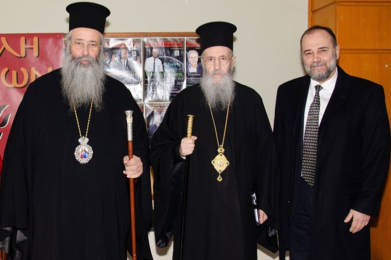 Την Δευτέρα 20 του μηνός Ιανουαρίου έγινε  η πρώτη ομιλία για το έτος 2025 με ομιλητή τον Μητροπολίτη Ναύπακτου & Αγίου Βλασίου κκ Ιερόθεο. Ο σεπτός Μητροπολίτης με πλούσιο συγγραφικό έργο, 130 βιβλία, από τα οποία 118 μεταφράστηκαν σε ξένες γλώσσες, Βιβλία που έγιναν αντικείμενο διατριβών καθήλωσε το ακροατήριο της Σχολής με τον γλυκό λόγο και την ταπείνωση που εξέπεμπε. Θέμα της ομιλίας του «Κονίτσης Σεβαστιανός. Ένας Άγιος Επίσκοπος».  Ήταν μια κατάθεση ψυχής του πνευματικού υιού π. Ιεροθέου προς τον πνευματικό του πατέρα κυρό Σεβαστιανό η οποία γοήτευσε το κοινό. Ήταν μια ξενάγηση στον έσω άνθρωπο του π. Σεβαστιανού μέσα από τις Επιστολές του.