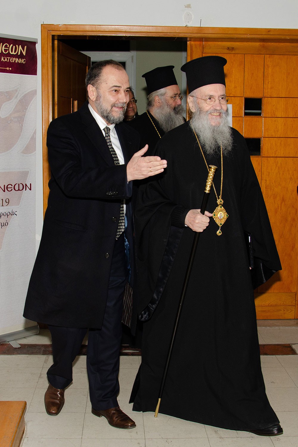Την Δευτέρα 20 του μηνός Ιανουαρίου έγινε  η πρώτη ομιλία για το έτος 2025 με ομιλητή τον Μητροπολίτη Ναύπακτου & Αγίου Βλασίου κκ Ιερόθεο. Ο σεπτός Μητροπολίτης με πλούσιο συγγραφικό έργο, 130 βιβλία, από τα οποία 118 μεταφράστηκαν σε ξένες γλώσσες, Βιβλία που έγιναν αντικείμενο διατριβών καθήλωσε το ακροατήριο της Σχολής με τον γλυκό λόγο και την ταπείνωση που εξέπεμπε. Θέμα της ομιλίας του «Κονίτσης Σεβαστιανός. Ένας Άγιος Επίσκοπος».  Ήταν μια κατάθεση ψυχής του πνευματικού υιού π. Ιεροθέου προς τον πνευματικό του πατέρα κυρό Σεβαστιανό η οποία γοήτευσε το κοινό. Ήταν μια ξενάγηση στον έσω άνθρωπο του π. Σεβαστιανού μέσα από τις Επιστολές του.