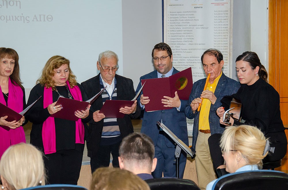 Με μεγάλη επιτυχία ολοκληρώθηκε την Δευτέρα 21-10-2024 στη Σχολή Γονέων – Ανοικτό Πανεπιστήμιο Κατερίνης στο Συνεδριακό Κέντρο Κατερίνης με επίσημη καλεσμένη την  ομότιμη Καθηγήτρια της Νομικής Σχολής του Α.Π.Θ. κα Θεοφανώ Παπαζήση. Το θέμα της εκδήλωσης ήταν: «Κακή Άσκηση Γονικής Μέριμνας» Η εκδήλωση έγινε σε Συνδιοργάνωση με το με το Δικηγορικό Σύλλογο Πιερίας 