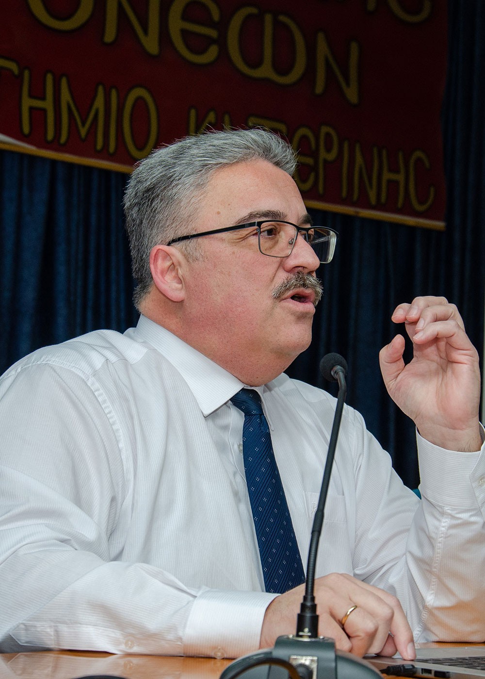 Με επιτυχία ολοκληρώθηκε η εκδήλωση της Σχολής Γονέων – Ανοικτό Πανεπιστήμιο Κατερίνης την Δευτέρα 3 Φεβρουαρίου με επίσημο ομιλητή και καλεσμένο τον Δικηγόρο - MSc Κανονικού Δικαίου κ. Νικόλαο Τσιρέλη με θέμα: «Ο Διωγμός των Ρωμιών της Κωνσταντινούπολης 1964-2024. 60 Χρόνια από τις απελάσεις» σε συνδιοργάνωση με τη Γ.Ε.Χ.Α. Κατερίνης.