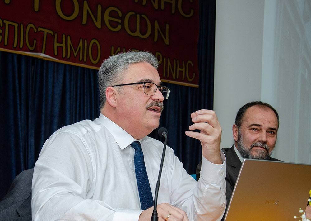 Με επιτυχία ολοκληρώθηκε η εκδήλωση της Σχολής Γονέων – Ανοικτό Πανεπιστήμιο Κατερίνης την Δευτέρα 3 Φεβρουαρίου με επίσημο ομιλητή και καλεσμένο τον Δικηγόρο - MSc Κανονικού Δικαίου κ. Νικόλαο Τσιρέλη με θέμα: «Ο Διωγμός των Ρωμιών της Κωνσταντινούπολης 1964-2024. 60 Χρόνια από τις απελάσεις» σε συνδιοργάνωση με τη Γ.Ε.Χ.Α. Κατερίνης.