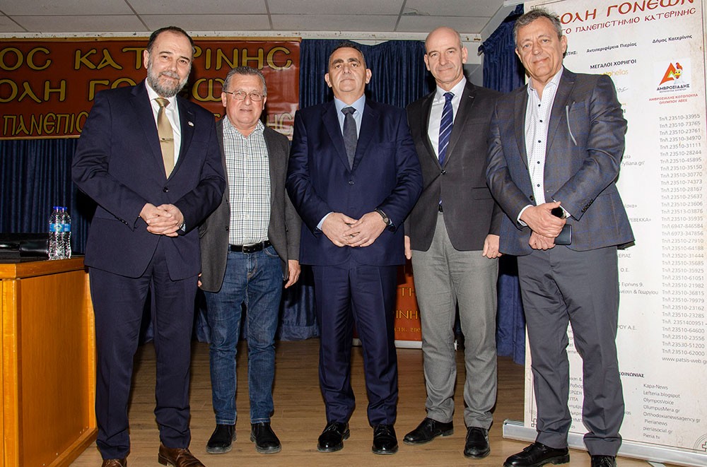 Ο Ευρωβουλευτής Φρέντη Μπελέρης «άνοιξε» την ψυχή του την Κυριακή 9 Μαρτίου 2025 στο Ανοικτό Πανεπιστήμιο Κατερίνης:  Έχω ζήσει την μισή μου ζωή εκτός της Ε.Ε. και την άλλη μισή μου εντός. Πιστέψτε με εντός είναι ασύγκριτα καλύτερα. Ο Έντυ Ράμα είναι υπάλληλος του Ερντογάν. Οι Γερμανοί στέλνουν στην Αλβανία τοξικά απόβλητα. Οι Ιταλοί μετανάστες. Αν δεν επιστραφούν οι περιουσίες των Ελλήνων στην Βόρεια Ήπειρο θα αδειάσει η Εθνική Μειονότητα! Για την ασφάλεια του Ελληνικού κράτους πρέπει να μείνουν οι Βορειοηπειρώτες στην Βόρεια Ήπειρο. Θεωρώ άτιμο και προσβλητικό να μην έχουν δικαίωμα οι πολίτες της Αλβανίας στην περιουσία τους και στο να εκλέγουν όποιον επιθυμούν. Η Δικαιοσύνη στην Αλβανία ελέγχεται πλήρως από το καθεστώς το οποίο είναι μια σύγχρονη και εκμοντερνισμένη δικατατορία. Ο μακαριστός Αρχιεπίσκοπος Τιράνων, κυρός Αναστάσιος του εκμυστηρεύτηκε: «Δυστυχώς δεν μας θέλουν!». Η «Βόρεια Ήπειρος» αποτελεί το πιο ένδοξο κομμάτι της Ιστορίας και δεν δίνεται χάρισμα σε κανέναν. Είναι ΑΔΙΚΟ να παραχωρήσουμε τα ιστορικά μας δικαιώματα!