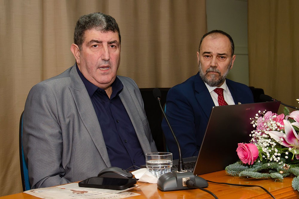 Το θέμα της εξαιρετικής  ομιλίας την Δευτέρα 1-12-2025 του κ. Παπαπροδρόμου ήταν: «Η οικονομική διάσταση του κυβερνοεγκλήματος».  Θέμα τεράστιο και με πολλές διαστάσεις πέραν της οικονομικής. Η εκδήλωση έγινε σε Συνδιοργάνωση με την Διεύθυνση Αστυνομίας Πιερίας.