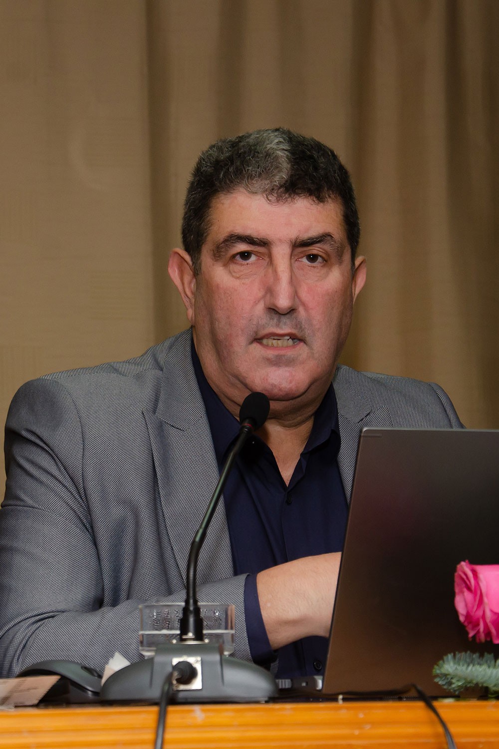 Το θέμα της εξαιρετικής  ομιλίας την Δευτέρα 1-12-2025 του κ. Παπαπροδρόμου ήταν: «Η οικονομική διάσταση του κυβερνοεγκλήματος».  Θέμα τεράστιο και με πολλές διαστάσεις πέραν της οικονομικής. Η εκδήλωση έγινε σε Συνδιοργάνωση με την Διεύθυνση Αστυνομίας Πιερίας.