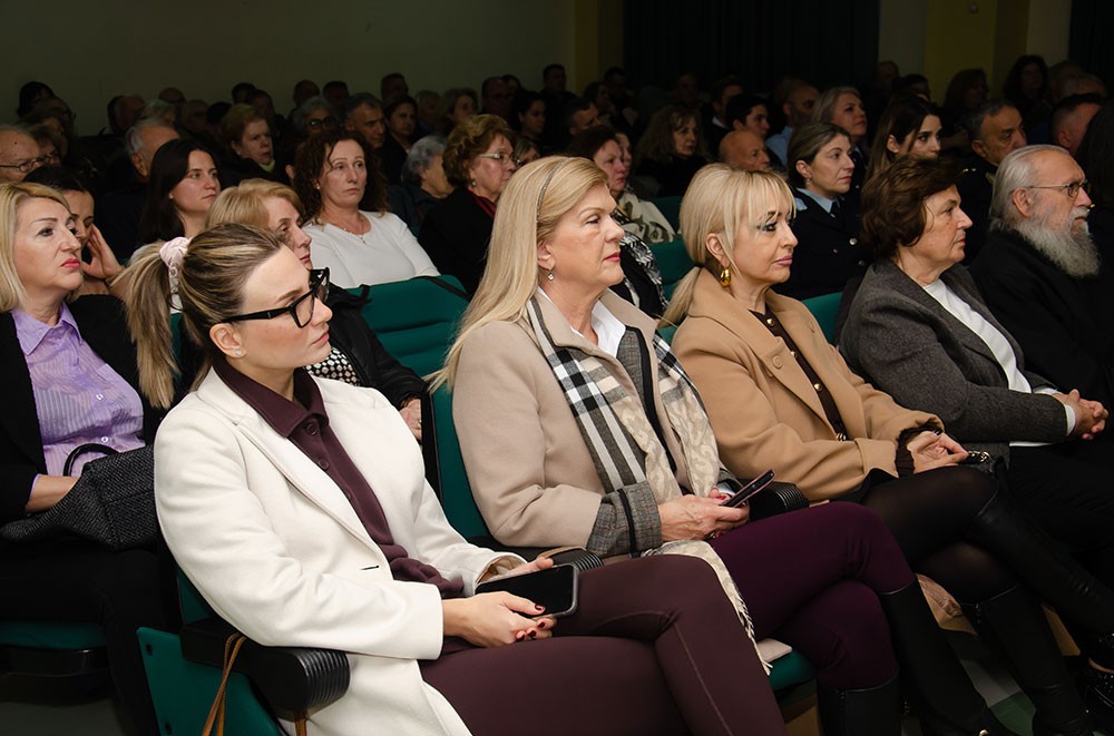 Το θέμα της εξαιρετικής  ομιλίας την Δευτέρα 1-12-2025 του κ. Παπαπροδρόμου ήταν: «Η οικονομική διάσταση του κυβερνοεγκλήματος».  Θέμα τεράστιο και με πολλές διαστάσεις πέραν της οικονομικής. Η εκδήλωση έγινε σε Συνδιοργάνωση με την Διεύθυνση Αστυνομίας Πιερίας.