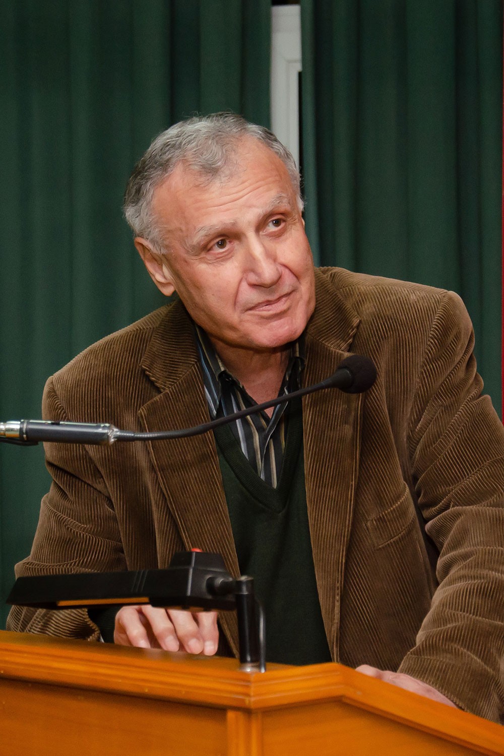 Το θέμα της εξαιρετικής  ομιλίας την Δευτέρα 1-12-2025 του κ. Παπαπροδρόμου ήταν: «Η οικονομική διάσταση του κυβερνοεγκλήματος».  Θέμα τεράστιο και με πολλές διαστάσεις πέραν της οικονομικής. Η εκδήλωση έγινε σε Συνδιοργάνωση με την Διεύθυνση Αστυνομίας Πιερίας.