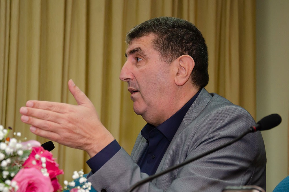 Το θέμα της εξαιρετικής  ομιλίας την Δευτέρα 1-12-2025 του κ. Παπαπροδρόμου ήταν: «Η οικονομική διάσταση του κυβερνοεγκλήματος».  Θέμα τεράστιο και με πολλές διαστάσεις πέραν της οικονομικής. Η εκδήλωση έγινε σε Συνδιοργάνωση με την Διεύθυνση Αστυνομίας Πιερίας.