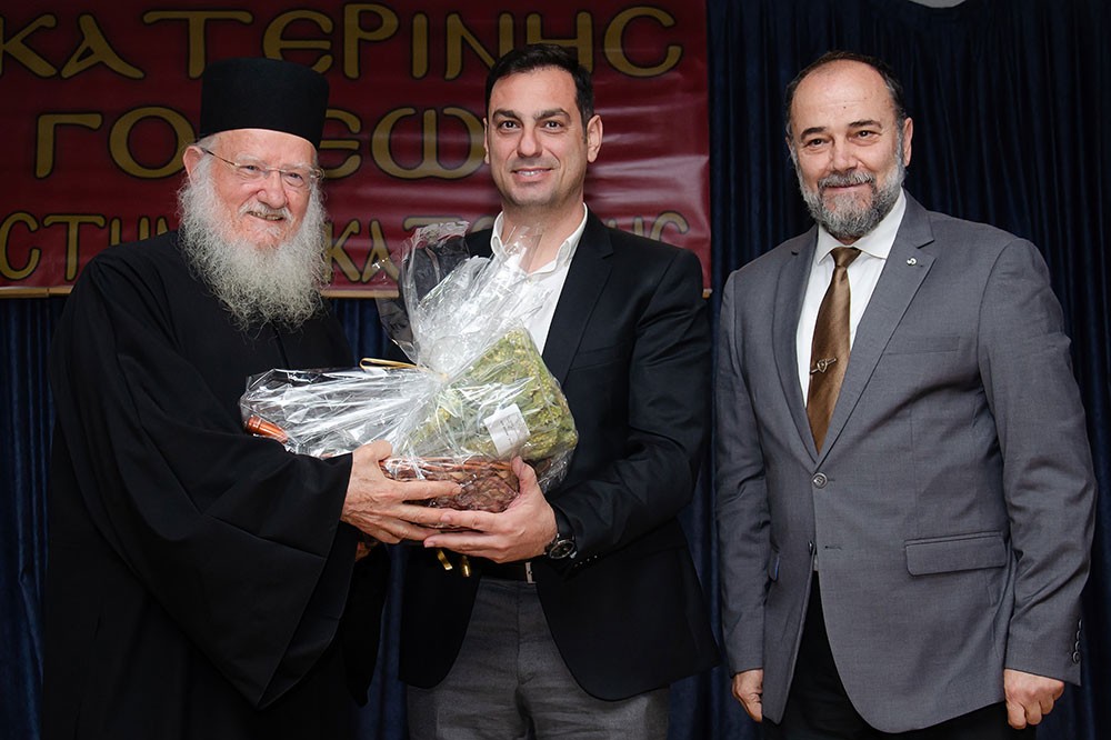 «Γνωριμία» με έναν Άγιο. Τον Άγιο Ιερώνυμο τον Σιμωνοπετρίτη είχαν την χαρά και την Ευλογία να γνωρίσουν οι φίλοι της Σχολής&nbsp; Γονέων Κατερίνης την Δευτέρα 10-11-2025 μέσα από την ομιλία του ιερομονάχου π. Μύρωνος Σιμωνοπετρίτη ο οποίος με γλαφυρό τρόπο παρουσίασε την βιωτή του Οσίου Ιερώνυμου Σιμωνοπετρίτη, του Μικρασιάτη.