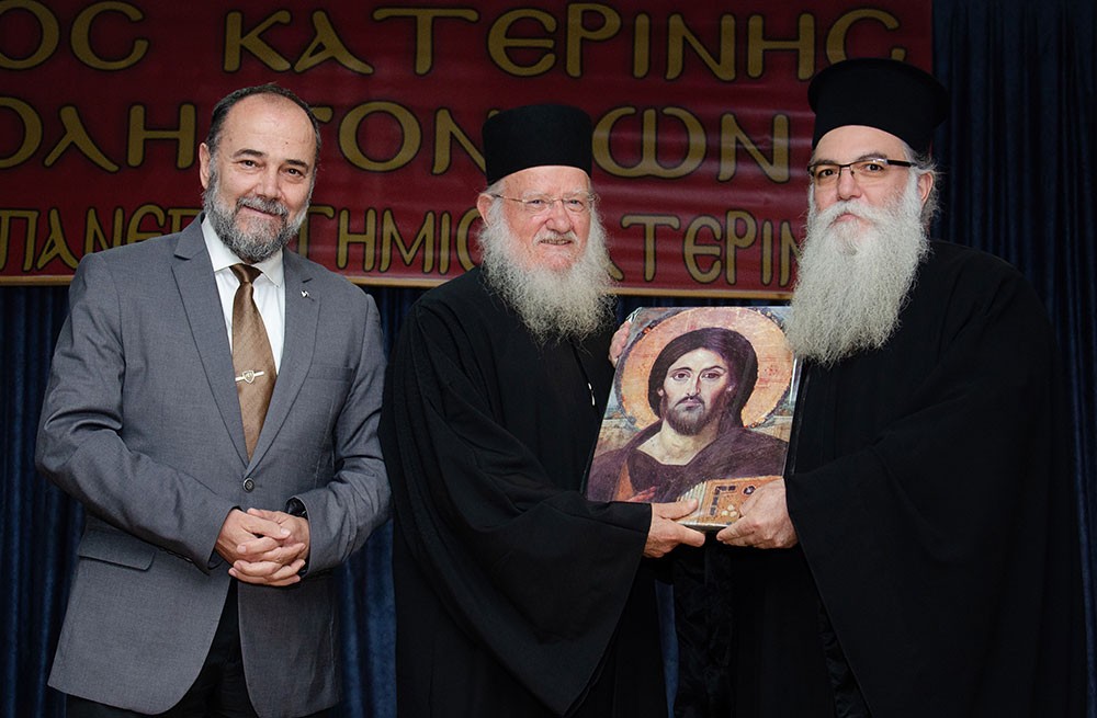 «Γνωριμία» με έναν Άγιο. Τον Άγιο Ιερώνυμο τον Σιμωνοπετρίτη είχαν την χαρά και την Ευλογία να γνωρίσουν οι φίλοι της Σχολής&nbsp; Γονέων Κατερίνης την Δευτέρα 10-11-2025 μέσα από την ομιλία του ιερομονάχου π. Μύρωνος Σιμωνοπετρίτη ο οποίος με γλαφυρό τρόπο παρουσίασε την βιωτή του Οσίου Ιερώνυμου Σιμωνοπετρίτη, του Μικρασιάτη.