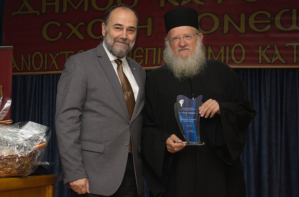 «Γνωριμία» με έναν Άγιο. Τον Άγιο Ιερώνυμο τον Σιμωνοπετρίτη είχαν την χαρά και την Ευλογία να γνωρίσουν οι φίλοι της Σχολής&nbsp; Γονέων Κατερίνης την Δευτέρα 10-11-2025 μέσα από την ομιλία του ιερομονάχου π. Μύρωνος Σιμωνοπετρίτη ο οποίος με γλαφυρό τρόπο παρουσίασε την βιωτή του Οσίου Ιερώνυμου Σιμωνοπετρίτη, του Μικρασιάτη.