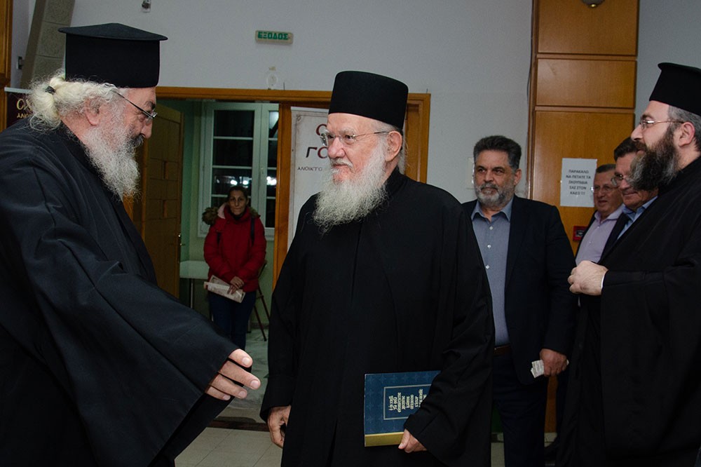 «Γνωριμία» με έναν Άγιο. Τον Άγιο Ιερώνυμο τον Σιμωνοπετρίτη είχαν την χαρά και την Ευλογία να γνωρίσουν οι φίλοι της Σχολής&nbsp; Γονέων Κατερίνης την Δευτέρα 10-11-2025 μέσα από την ομιλία του ιερομονάχου π. Μύρωνος Σιμωνοπετρίτη ο οποίος με γλαφυρό τρόπο παρουσίασε την βιωτή του Οσίου Ιερώνυμου Σιμωνοπετρίτη, του Μικρασιάτη.