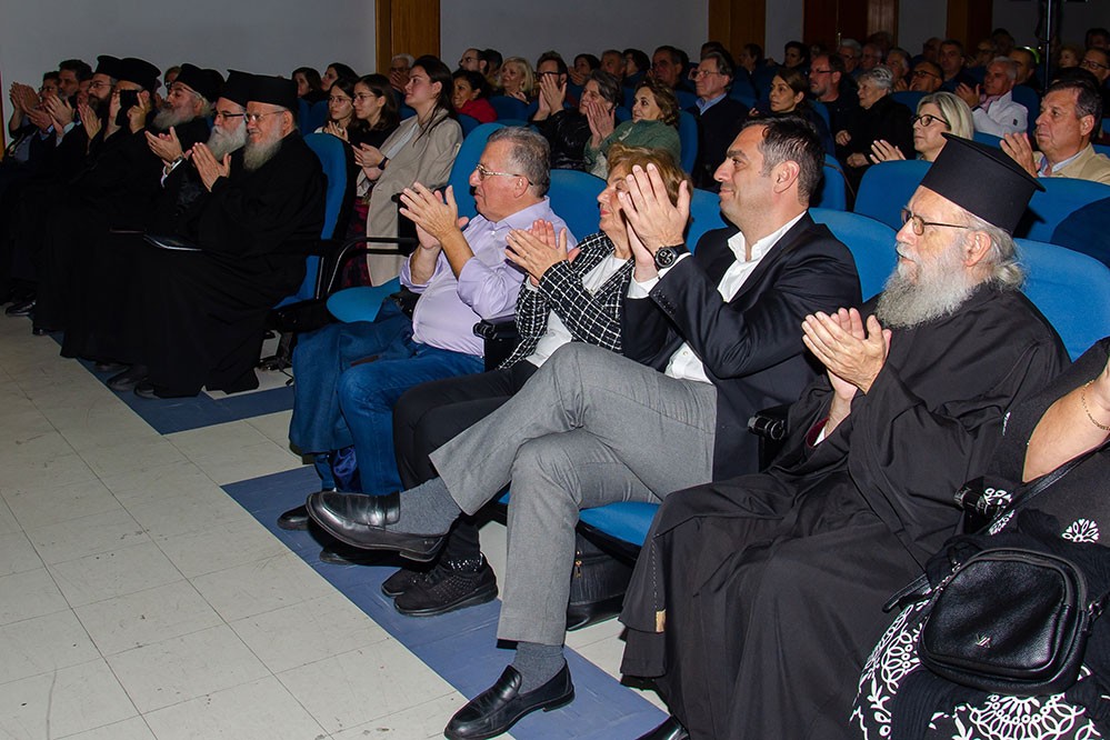 «Γνωριμία» με έναν Άγιο. Τον Άγιο Ιερώνυμο τον Σιμωνοπετρίτη είχαν την χαρά και την Ευλογία να γνωρίσουν οι φίλοι της Σχολής&nbsp; Γονέων Κατερίνης την Δευτέρα 10-11-2025 μέσα από την ομιλία του ιερομονάχου π. Μύρωνος Σιμωνοπετρίτη ο οποίος με γλαφυρό τρόπο παρουσίασε την βιωτή του Οσίου Ιερώνυμου Σιμωνοπετρίτη, του Μικρασιάτη.