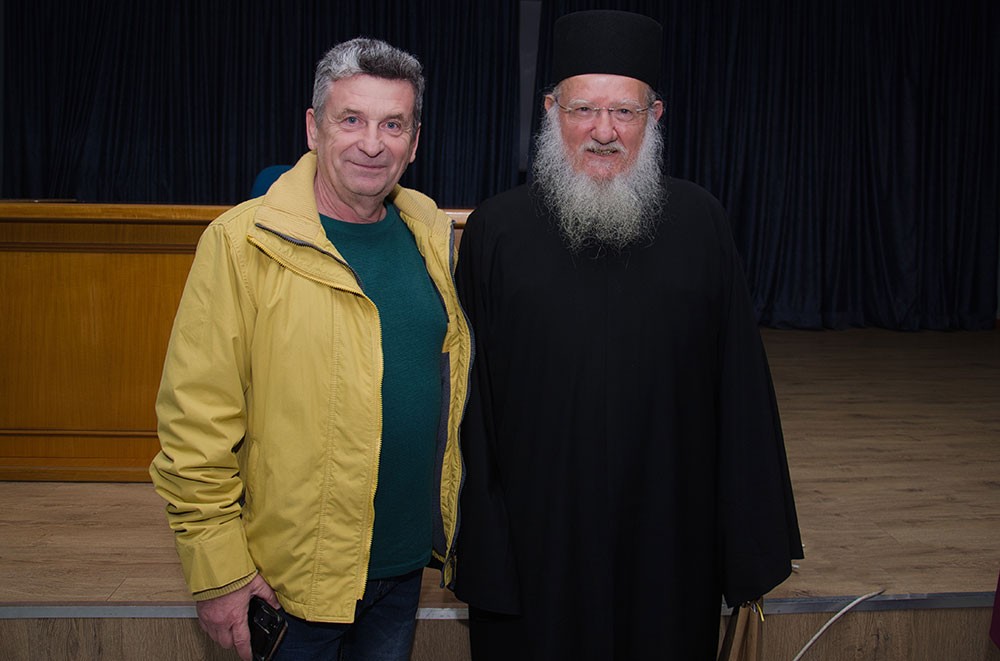 «Γνωριμία» με έναν Άγιο. Τον Άγιο Ιερώνυμο τον Σιμωνοπετρίτη είχαν την χαρά και την Ευλογία να γνωρίσουν οι φίλοι της Σχολής&nbsp; Γονέων Κατερίνης την Δευτέρα 10-11-2025 μέσα από την ομιλία του ιερομονάχου π. Μύρωνος Σιμωνοπετρίτη ο οποίος με γλαφυρό τρόπο παρουσίασε την βιωτή του Οσίου Ιερώνυμου Σιμωνοπετρίτη, του Μικρασιάτη.