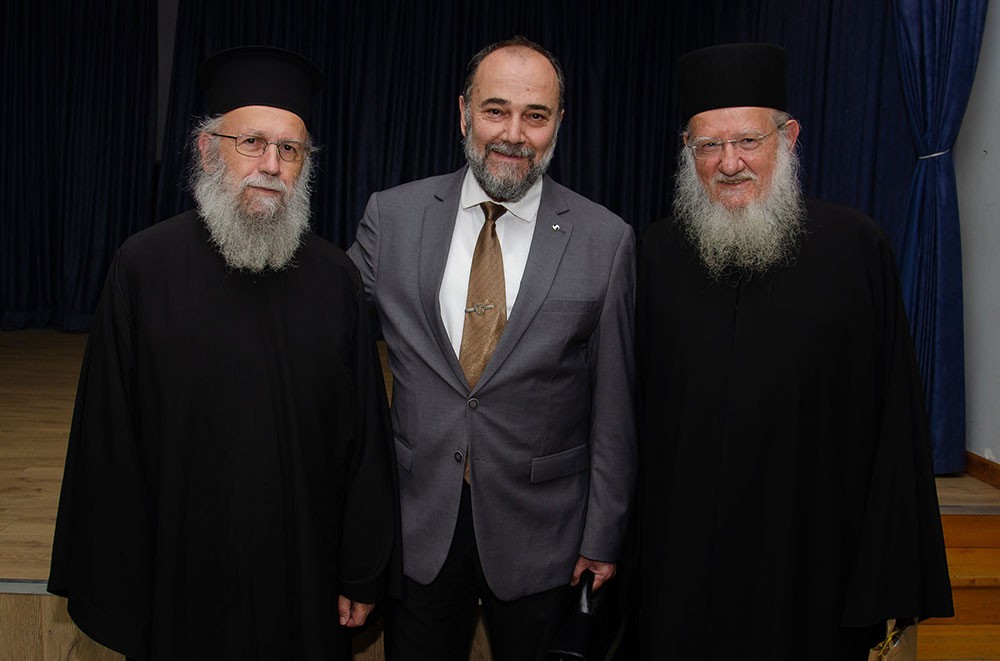 «Γνωριμία» με έναν Άγιο. Τον Άγιο Ιερώνυμο τον Σιμωνοπετρίτη είχαν την χαρά και την Ευλογία να γνωρίσουν οι φίλοι της Σχολής&nbsp; Γονέων Κατερίνης την Δευτέρα 10-11-2025 μέσα από την ομιλία του ιερομονάχου π. Μύρωνος Σιμωνοπετρίτη ο οποίος με γλαφυρό τρόπο παρουσίασε την βιωτή του Οσίου Ιερώνυμου Σιμωνοπετρίτη, του Μικρασιάτη.