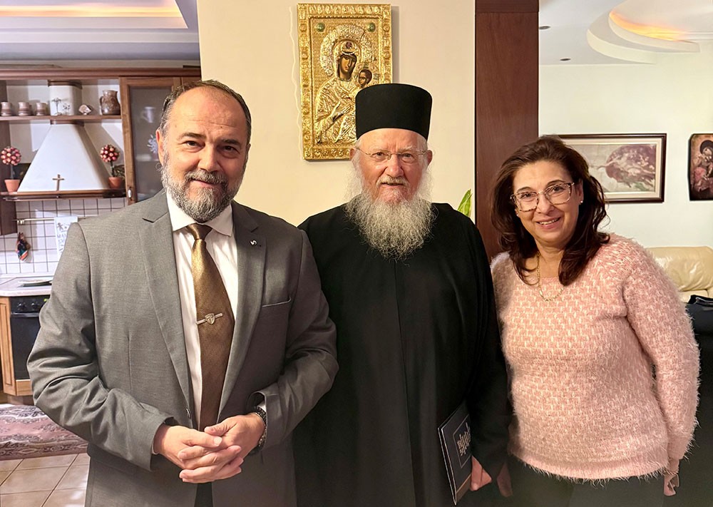 «Γνωριμία» με έναν Άγιο. Τον Άγιο Ιερώνυμο τον Σιμωνοπετρίτη είχαν την χαρά και την Ευλογία να γνωρίσουν οι φίλοι της Σχολής&nbsp; Γονέων Κατερίνης την Δευτέρα 10-11-2025 μέσα από την ομιλία του ιερομονάχου π. Μύρωνος Σιμωνοπετρίτη ο οποίος με γλαφυρό τρόπο παρουσίασε την βιωτή του Οσίου Ιερώνυμου Σιμωνοπετρίτη, του Μικρασιάτη.