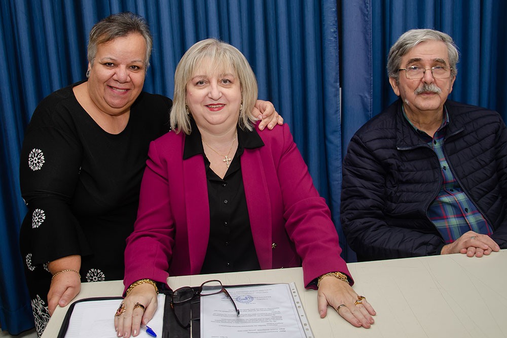 «Γνωριμία» με έναν Άγιο. Τον Άγιο Ιερώνυμο τον Σιμωνοπετρίτη είχαν την χαρά και την Ευλογία να γνωρίσουν οι φίλοι της Σχολής&nbsp; Γονέων Κατερίνης την Δευτέρα 10-11-2025 μέσα από την ομιλία του ιερομονάχου π. Μύρωνος Σιμωνοπετρίτη ο οποίος με γλαφυρό τρόπο παρουσίασε την βιωτή του Οσίου Ιερώνυμου Σιμωνοπετρίτη, του Μικρασιάτη.