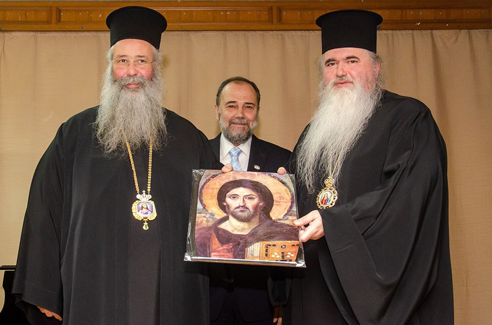 Ο Σεβασμιότατος Μητροπολίτης Νέας Κρήνης και Καλαμαριάς κ.κ. Ιουστίνος συνάρπασε το ακροατήριο της Σχολής Γονέων - Ανοικτό Πανεπιστήμιο Κατερίνης &nbsp;με τον γλυκύτατο και πατερικό λόγο του. Το θέμα της εισηγήσεως του ήταν: «Αναμνήσεις &nbsp;από τον γέροντά μου κυρού Αυγουστίνου Καντιώτη».