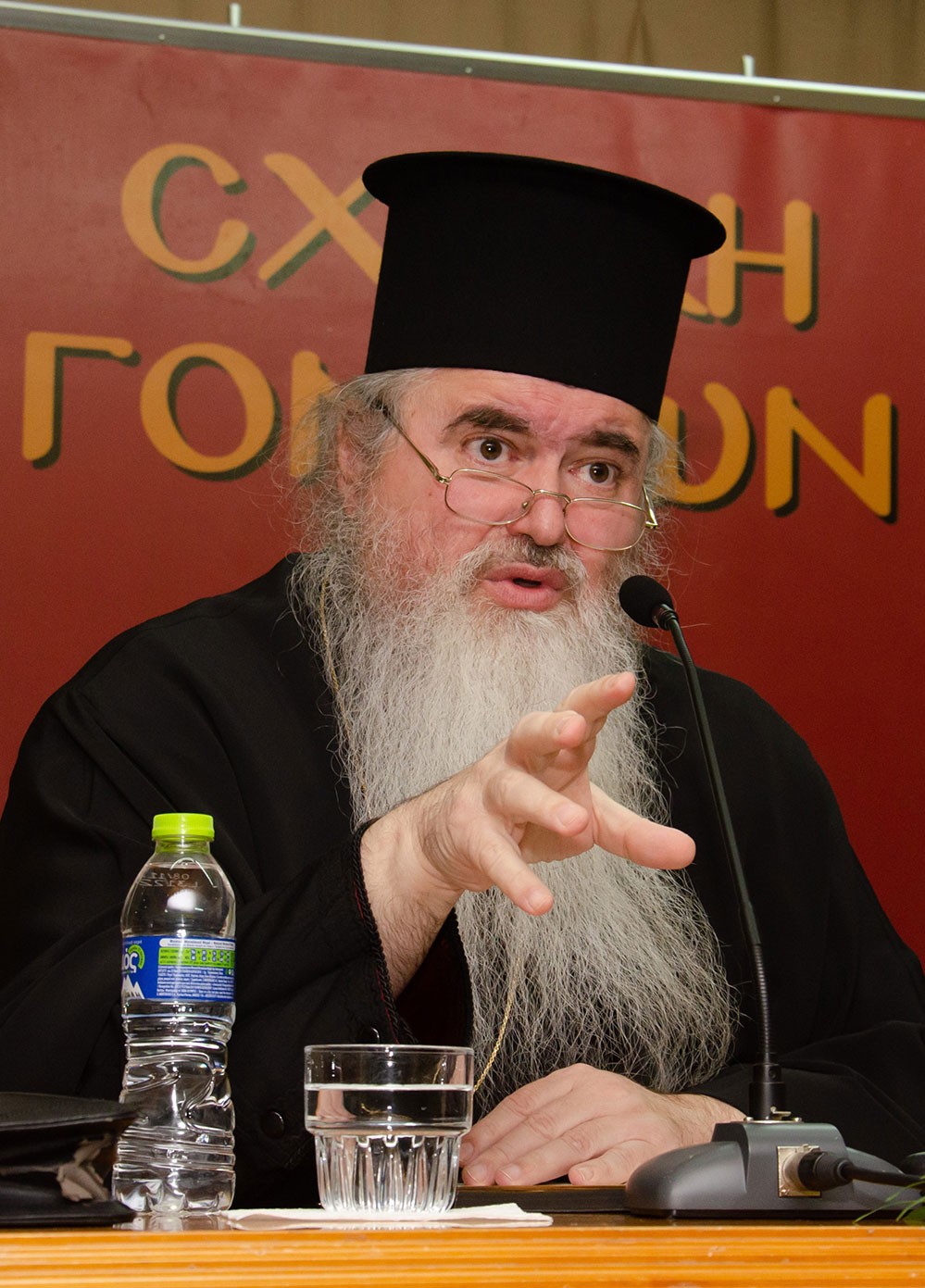 Ο Σεβασμιότατος Μητροπολίτης Νέας Κρήνης και Καλαμαριάς κ.κ. Ιουστίνος συνάρπασε το ακροατήριο της Σχολής Γονέων - Ανοικτό Πανεπιστήμιο Κατερίνης &nbsp;με τον γλυκύτατο και πατερικό λόγο του. Το θέμα της εισηγήσεως του ήταν: «Αναμνήσεις &nbsp;από τον γέροντά μου κυρού Αυγουστίνου Καντιώτη».