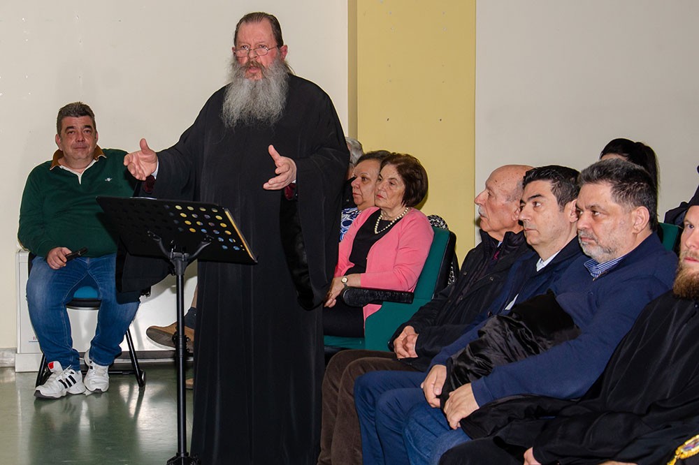 Ο Σεβασμιότατος Μητροπολίτης Νέας Κρήνης και Καλαμαριάς κ.κ. Ιουστίνος συνάρπασε το ακροατήριο της Σχολής Γονέων - Ανοικτό Πανεπιστήμιο Κατερίνης &nbsp;με τον γλυκύτατο και πατερικό λόγο του. Το θέμα της εισηγήσεως του ήταν: «Αναμνήσεις &nbsp;από τον γέροντά μου κυρού Αυγουστίνου Καντιώτη».