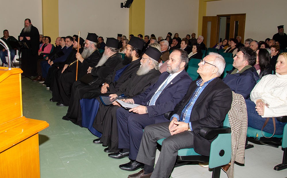 Ο Σεβασμιότατος Μητροπολίτης Νέας Κρήνης και Καλαμαριάς κ.κ. Ιουστίνος συνάρπασε το ακροατήριο της Σχολής Γονέων - Ανοικτό Πανεπιστήμιο Κατερίνης &nbsp;με τον γλυκύτατο και πατερικό λόγο του. Το θέμα της εισηγήσεως του ήταν: «Αναμνήσεις &nbsp;από τον γέροντά μου κυρού Αυγουστίνου Καντιώτη».