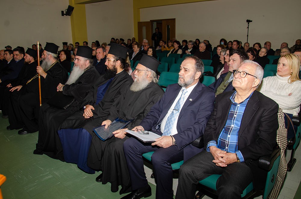 Ο Σεβασμιότατος Μητροπολίτης Νέας Κρήνης και Καλαμαριάς κ.κ. Ιουστίνος συνάρπασε το ακροατήριο της Σχολής Γονέων - Ανοικτό Πανεπιστήμιο Κατερίνης &nbsp;με τον γλυκύτατο και πατερικό λόγο του. Το θέμα της εισηγήσεως του ήταν: «Αναμνήσεις &nbsp;από τον γέροντά μου κυρού Αυγουστίνου Καντιώτη».