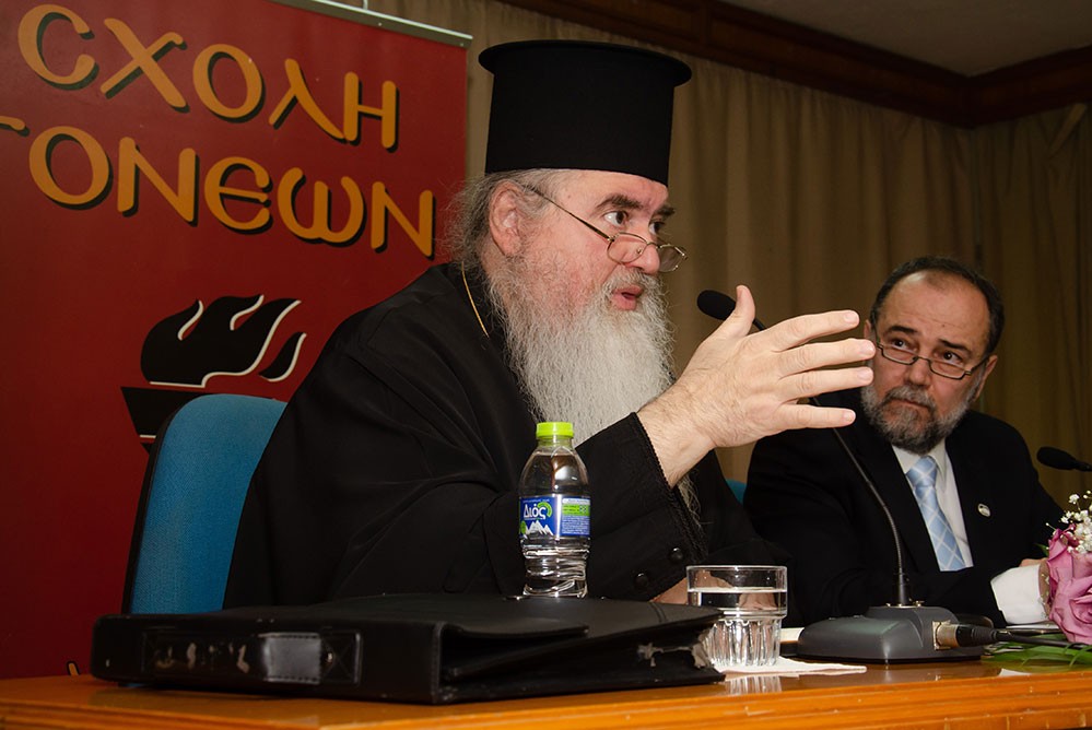 Ο Σεβασμιότατος Μητροπολίτης Νέας Κρήνης και Καλαμαριάς κ.κ. Ιουστίνος συνάρπασε το ακροατήριο της Σχολής Γονέων - Ανοικτό Πανεπιστήμιο Κατερίνης &nbsp;με τον γλυκύτατο και πατερικό λόγο του. Το θέμα της εισηγήσεως του ήταν: «Αναμνήσεις &nbsp;από τον γέροντά μου κυρού Αυγουστίνου Καντιώτη».