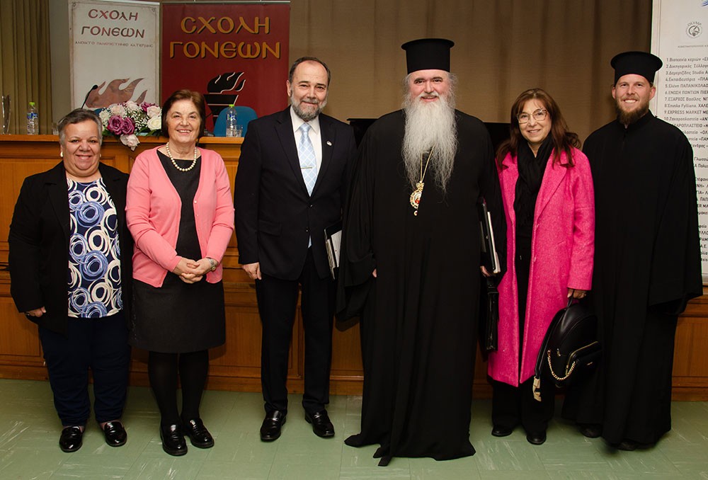 Ο Σεβασμιότατος Μητροπολίτης Νέας Κρήνης και Καλαμαριάς κ.κ. Ιουστίνος συνάρπασε το ακροατήριο της Σχολής Γονέων - Ανοικτό Πανεπιστήμιο Κατερίνης &nbsp;με τον γλυκύτατο και πατερικό λόγο του. Το θέμα της εισηγήσεως του ήταν: «Αναμνήσεις &nbsp;από τον γέροντά μου κυρού Αυγουστίνου Καντιώτη».