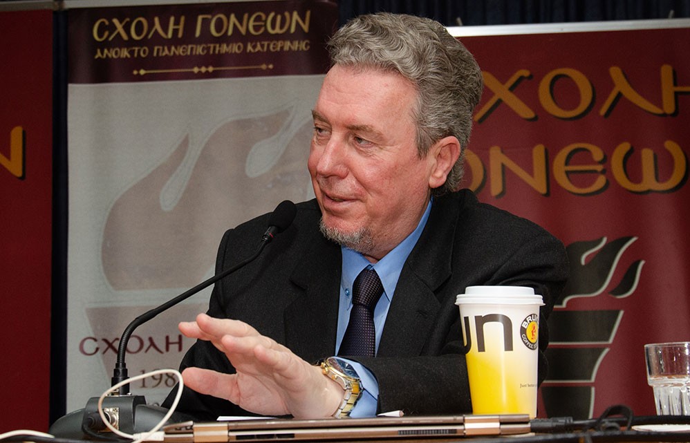 Για την κλιματική μεταβλητότητα  η οποία οφείλεται σε φυσικές αλλά και ανθρωπογενείς αιτίες μίλησε ο γεωπόνος με Μεταπτυχιακό στην Αειφορική Γεωργία και Υποψήφιος Διδάκτωρ Εδαφολογίας κ. Βασίλειος Έξαρχος με θέμα: «Υπάρχει κλιματική αλλαγή;» την Δευτέρα 16 Μαρτίου 2026 στο Ανοικτό Πανεπιστήμιο Κατερίνης. Η εκδήλωση πραγματοποιήθηκε σε Συνδιοργάνωση με την Δευτεροβάθμια Εκπαίδευση Πιερίας. 