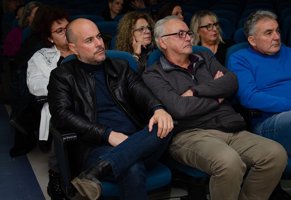 Η κ.  Μαρία Γκόσμα, μαία και συγγραφέας ήταν η επίσημη ομιλήτρια την Δευτέρα 17-11-2025 στην Σχολή Γονέων Κατερίνης με θέμα: «Δημιουργία Ζωής» και περιέγραψε -ολιστικά- την βιολογική και ψυχοπνευματική μας ανάπτυξη και εξέλιξη κατά την ενδομήτρια ζωή μας, με απλό και  κατανοητό τρόπο. 