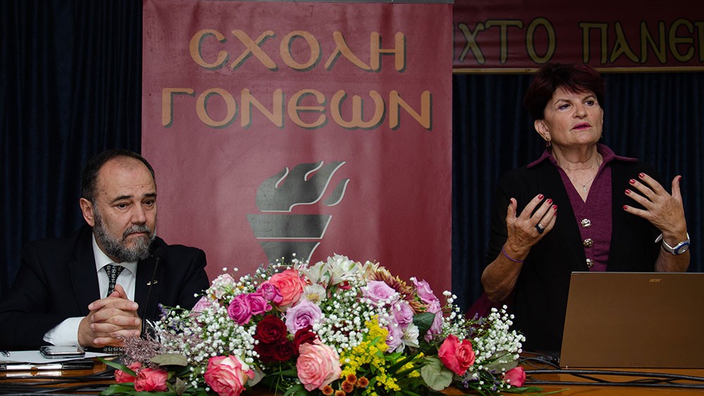 Η κ.  Μαρία Γκόσμα, μαία και συγγραφέας ήταν η επίσημη ομιλήτρια την Δευτέρα 17-11-2025 στην Σχολή Γονέων Κατερίνης με θέμα: «Δημιουργία Ζωής» και περιέγραψε -ολιστικά- την βιολογική και ψυχοπνευματική μας ανάπτυξη και εξέλιξη κατά την ενδομήτρια ζωή μας, με απλό και  κατανοητό τρόπο. 