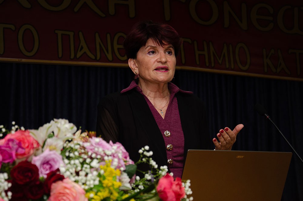 Η κ.  Μαρία Γκόσμα, μαία και συγγραφέας ήταν η επίσημη ομιλήτρια την Δευτέρα 17-11-2025 στην Σχολή Γονέων Κατερίνης με θέμα: «Δημιουργία Ζωής» και περιέγραψε -ολιστικά- την βιολογική και ψυχοπνευματική μας ανάπτυξη και εξέλιξη κατά την ενδομήτρια ζωή μας, με απλό και  κατανοητό τρόπο. 