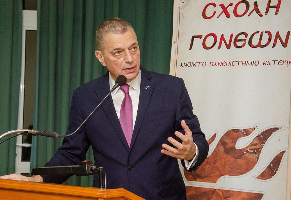 «H Οικουμενική Ακτινοβολία του Αγίου Όρους» ήταν το θέμα της εισήγησης του Πολιτικού Διοικητού του Αγίου Όρους, Επίτιμου Α.Γ.Ε.Σ. και πρώην Υπουργού Εθνικής Άμυνας κ. Αλκιβιάδη Στεφανή την Δευτέρα 2 Φεβρουαρίου 2026 στην Σχολή Γονέων – Ανοκτό Πανεπιστήμιο Κατερίνης. Η εκδήλωση έγινε σε Συνδιοργάνωση με το Κοινωφελές Ίδρυμα Αθανασίου & Μαρίνας Μαρτίνου.