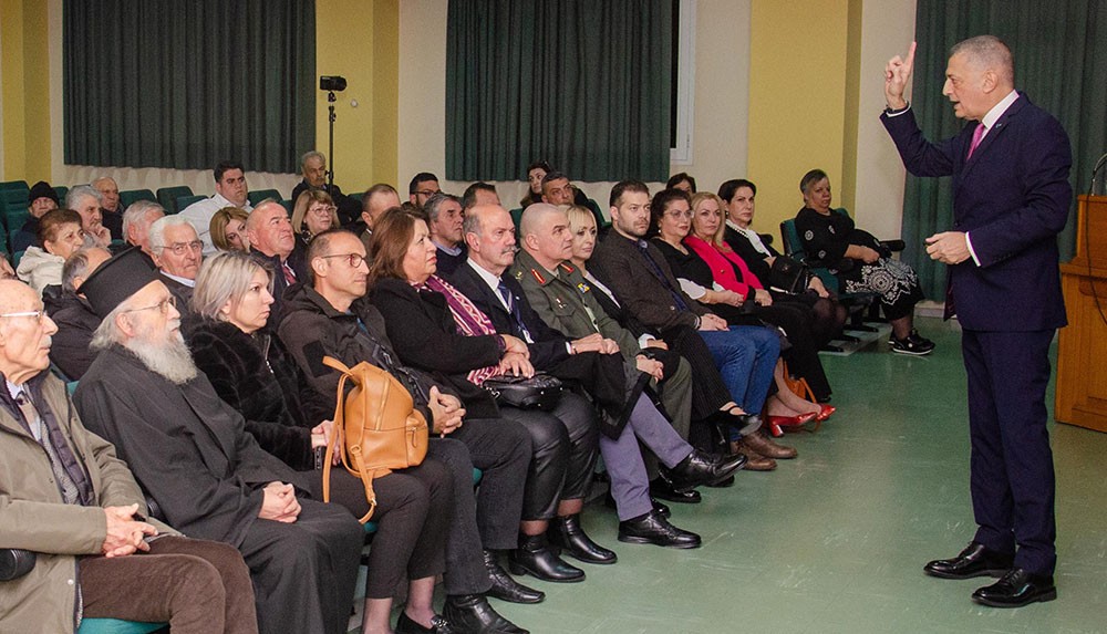 «H Οικουμενική Ακτινοβολία του Αγίου Όρους» ήταν το θέμα της εισήγησης του Πολιτικού Διοικητού του Αγίου Όρους, Επίτιμου Α.Γ.Ε.Σ. και πρώην Υπουργού Εθνικής Άμυνας κ. Αλκιβιάδη Στεφανή την Δευτέρα 2 Φεβρουαρίου 2026 στην Σχολή Γονέων – Ανοικτό Πανεπιστήμιο Κατερίνης. Η εκδήλωση έγινε σε Συνδιοργάνωση με το Κοινωφελές Ίδρυμα Αθανασίου & Μαρίνας Μαρτίνου.