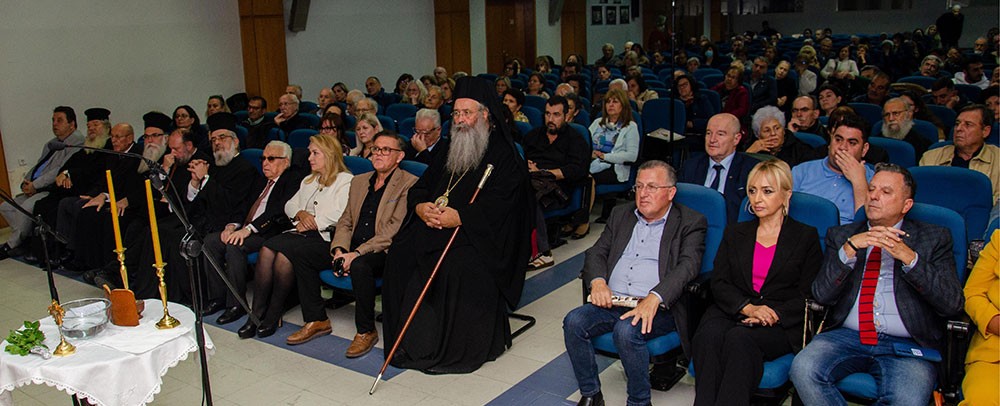 Πλημμύρισε από την «παρουσία» και την «ευωδία» του Αγίου Δημητρίου του Μυροβλήτη το Συνεδριακό κέντρο της Κατερίνης στην  πρεμιέρα των εκδηλώσεων της Σχολής Γονέων – Ανοικτό Πανεπιστήμιο Κατερίνης με επίσημο ομιλητή και καλεσμένο τον Παναγιώτατο Μητροπολίτη Θεσσαλονίκης κ.κ. ΦΙΛΟΘΕΟ, ο οποίος μίλησε με γλαφυρό και αφοπλιστικό λόγο για τον Προστάτη Άγιο της Θεσσαλονίκης τον Άγιο Δημήτριο.