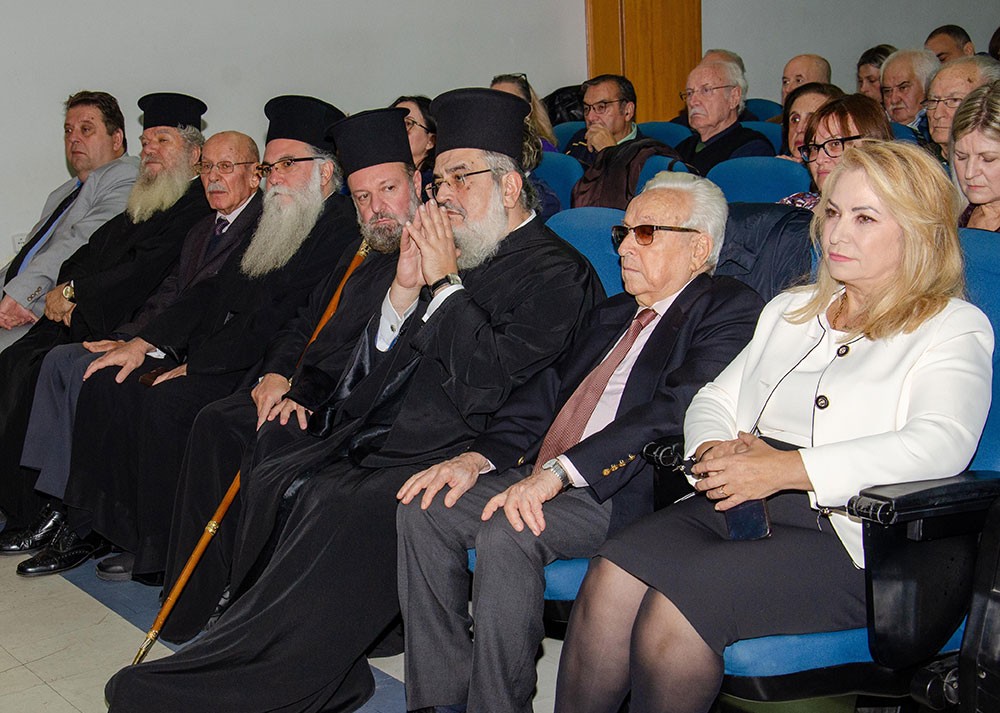 Πλημμύρισε από την «παρουσία» και την «ευωδία» του Αγίου Δημητρίου του Μυροβλήτη το Συνεδριακό κέντρο της Κατερίνης στην  πρεμιέρα των εκδηλώσεων της Σχολής Γονέων – Ανοικτό Πανεπιστήμιο Κατερίνης με επίσημο ομιλητή και καλεσμένο τον Παναγιώτατο Μητροπολίτη Θεσσαλονίκης κ.κ. ΦΙΛΟΘΕΟ, ο οποίος μίλησε με γλαφυρό και αφοπλιστικό λόγο για τον Προστάτη Άγιο της Θεσσαλονίκης τον Άγιο Δημήτριο.