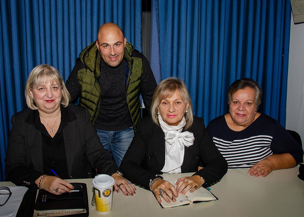 Πλημμύρισε από την «παρουσία» και την «ευωδία» του Αγίου Δημητρίου του Μυροβλήτη το Συνεδριακό κέντρο της Κατερίνης στην  πρεμιέρα των εκδηλώσεων της Σχολής Γονέων – Ανοικτό Πανεπιστήμιο Κατερίνης με επίσημο ομιλητή και καλεσμένο τον Παναγιώτατο Μητροπολίτη Θεσσαλονίκης κ.κ. ΦΙΛΟΘΕΟ, ο οποίος μίλησε με γλαφυρό και αφοπλιστικό λόγο για τον Προστάτη Άγιο της Θεσσαλονίκης τον Άγιο Δημήτριο.