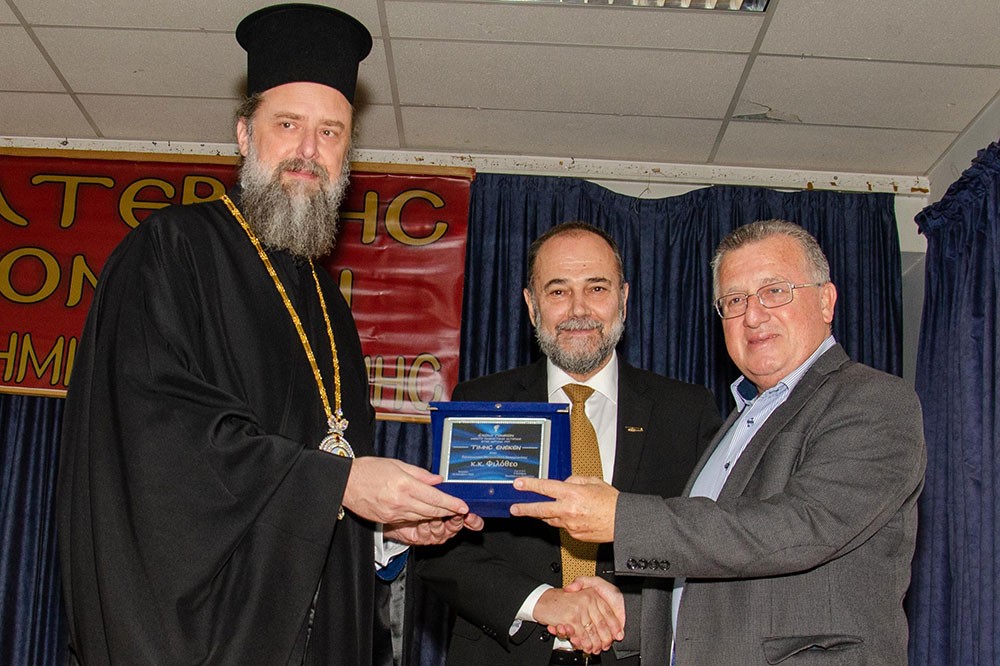 Πλημμύρισε από την «παρουσία» και την «ευωδία» του Αγίου Δημητρίου του Μυροβλήτη το Συνεδριακό κέντρο της Κατερίνης στην  πρεμιέρα των εκδηλώσεων της Σχολής Γονέων – Ανοικτό Πανεπιστήμιο Κατερίνης με επίσημο ομιλητή και καλεσμένο τον Παναγιώτατο Μητροπολίτη Θεσσαλονίκης κ.κ. ΦΙΛΟΘΕΟ, ο οποίος μίλησε με γλαφυρό και αφοπλιστικό λόγο για τον Προστάτη Άγιο της Θεσσαλονίκης τον Άγιο Δημήτριο.